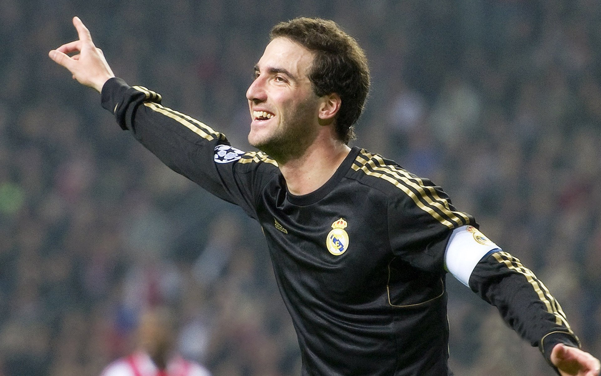 花样滑冰世锦赛惊艳收官 新星闪耀老将坚守 冰上艺术再掀热潮