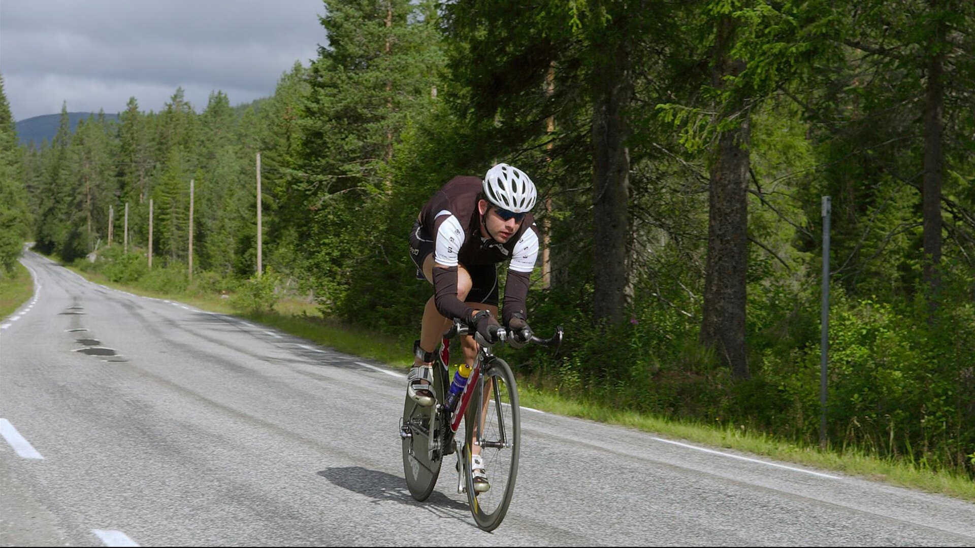 DOTA2国际邀请赛震撼落幕，中国战队再夺冠军，全球电竞热潮持续升温