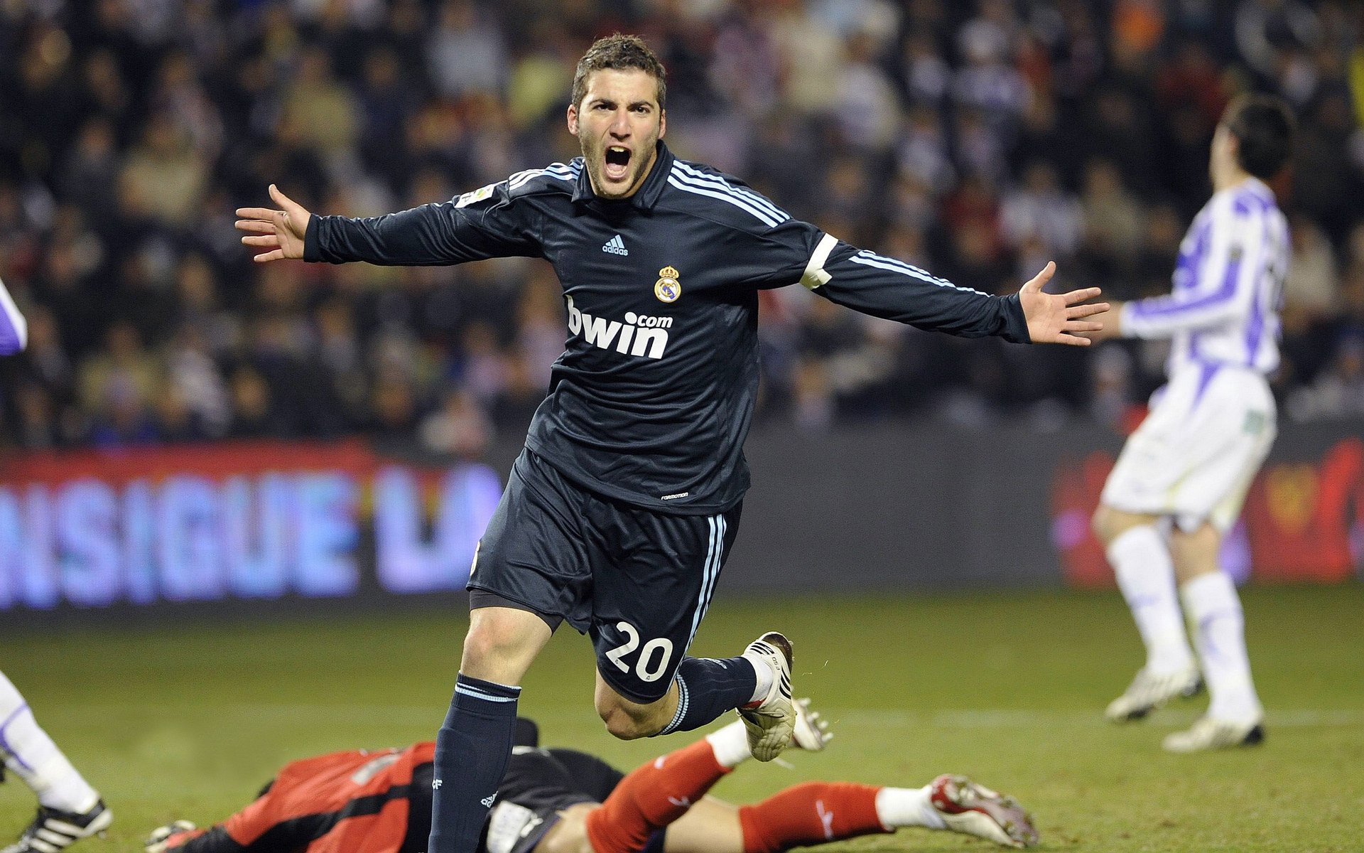 亚冠联赛激战正酣 中超劲旅客场力克日韩强敌